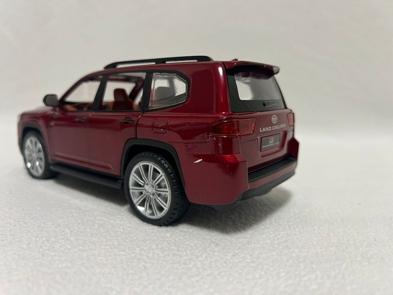 TOYOTA LAND CRUISER GT Model car Black 1:24 SUV