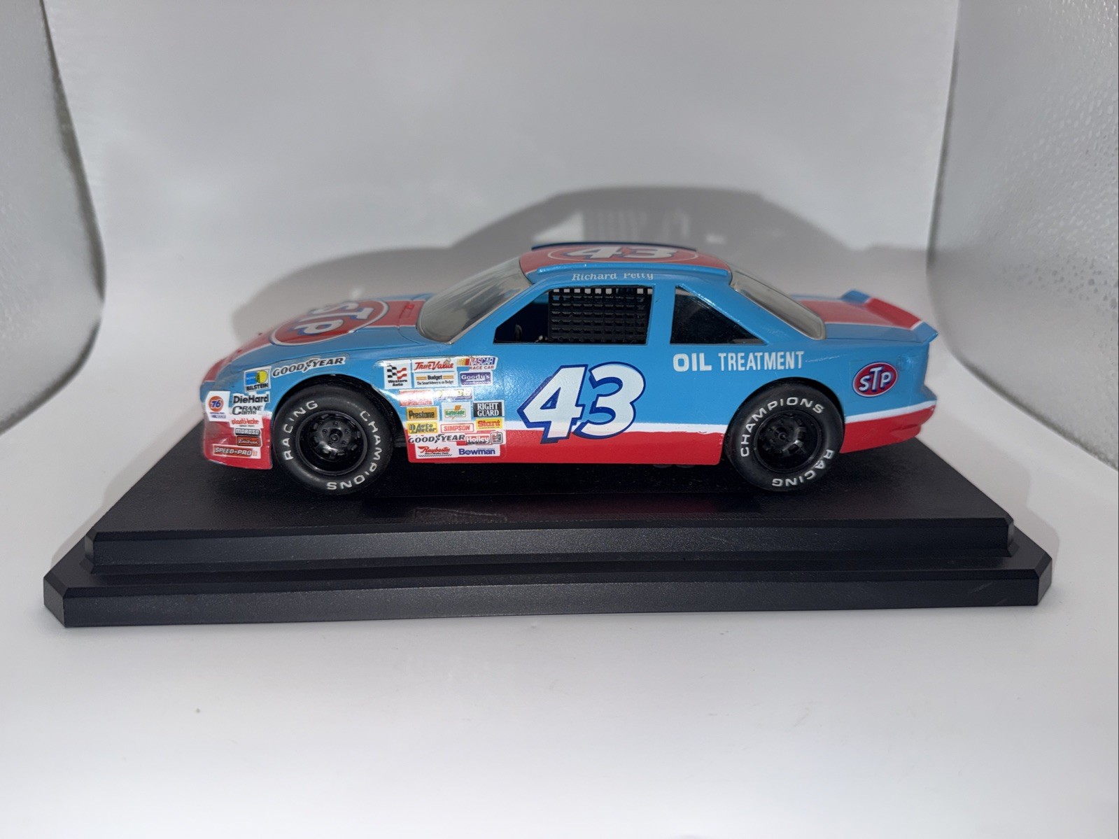 Vintage 1992 Racing Champions Richard Petty #43 1:24 scale
