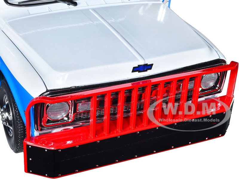 1969 CHEVROLET C-30 DUALLY TOW TRUCK “HAZZARD COUNTY” 1/18 BY GREENLIGHT 13622