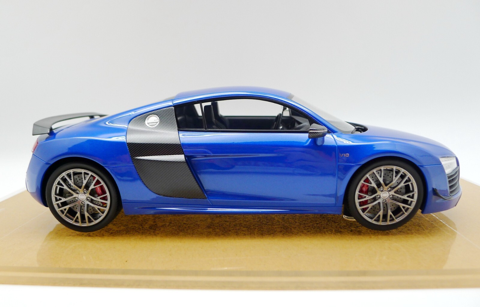 1 /18 Audi R8 LMX Blue Color Resin Model car By DNA Collectibles