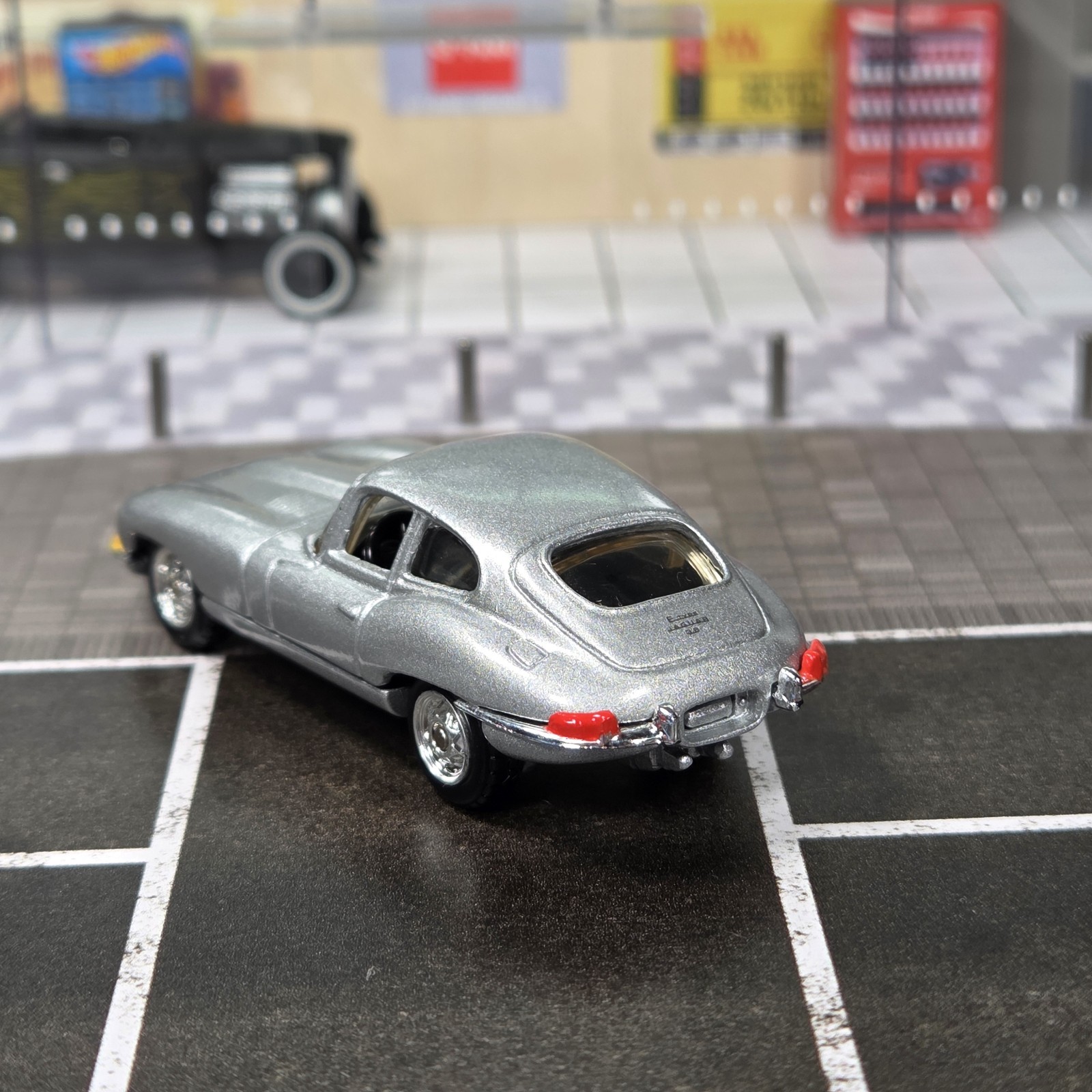 Hot Wheels Limited Edition Jaguar XKE Coupe w/ Real Riders Silver Diecast 1/64