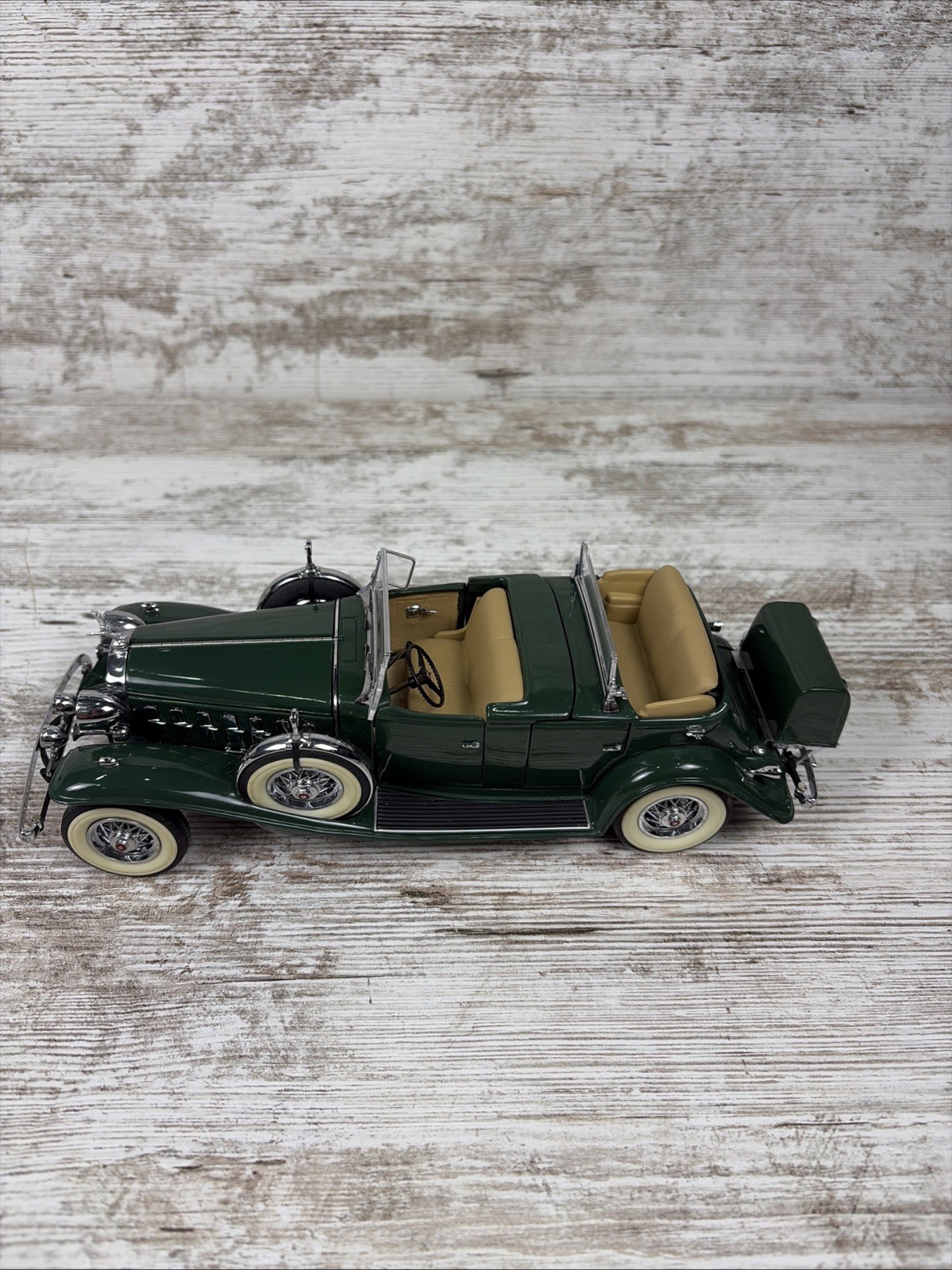 Danbury Mint 1932 Cadillac V-16 Sport Phaeton 1:24 Diecast Green w/ Box