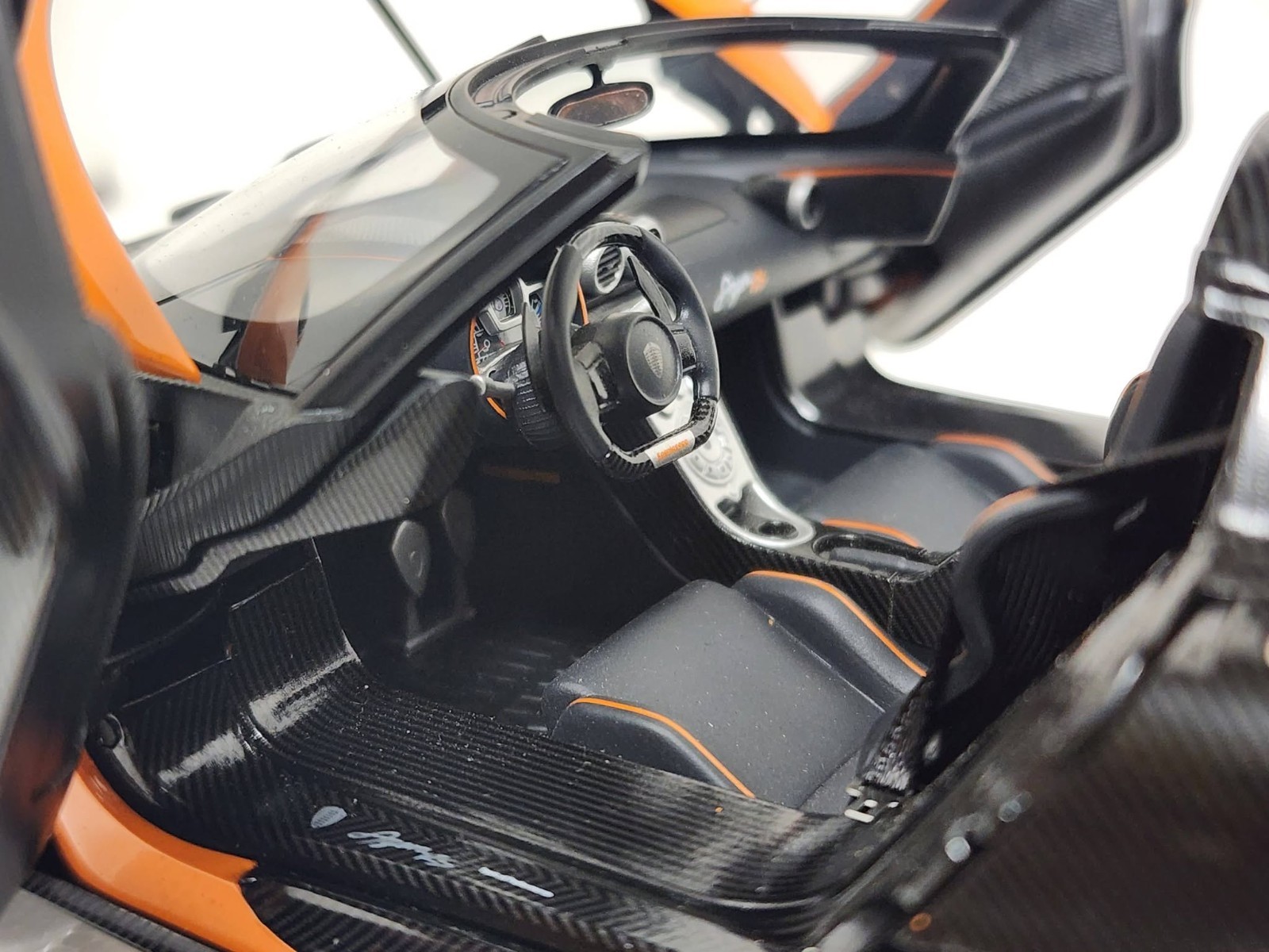 AUTOart: 1/18 autoart model car – Koenigsegg One 1 Agera RS, cone orange/black.