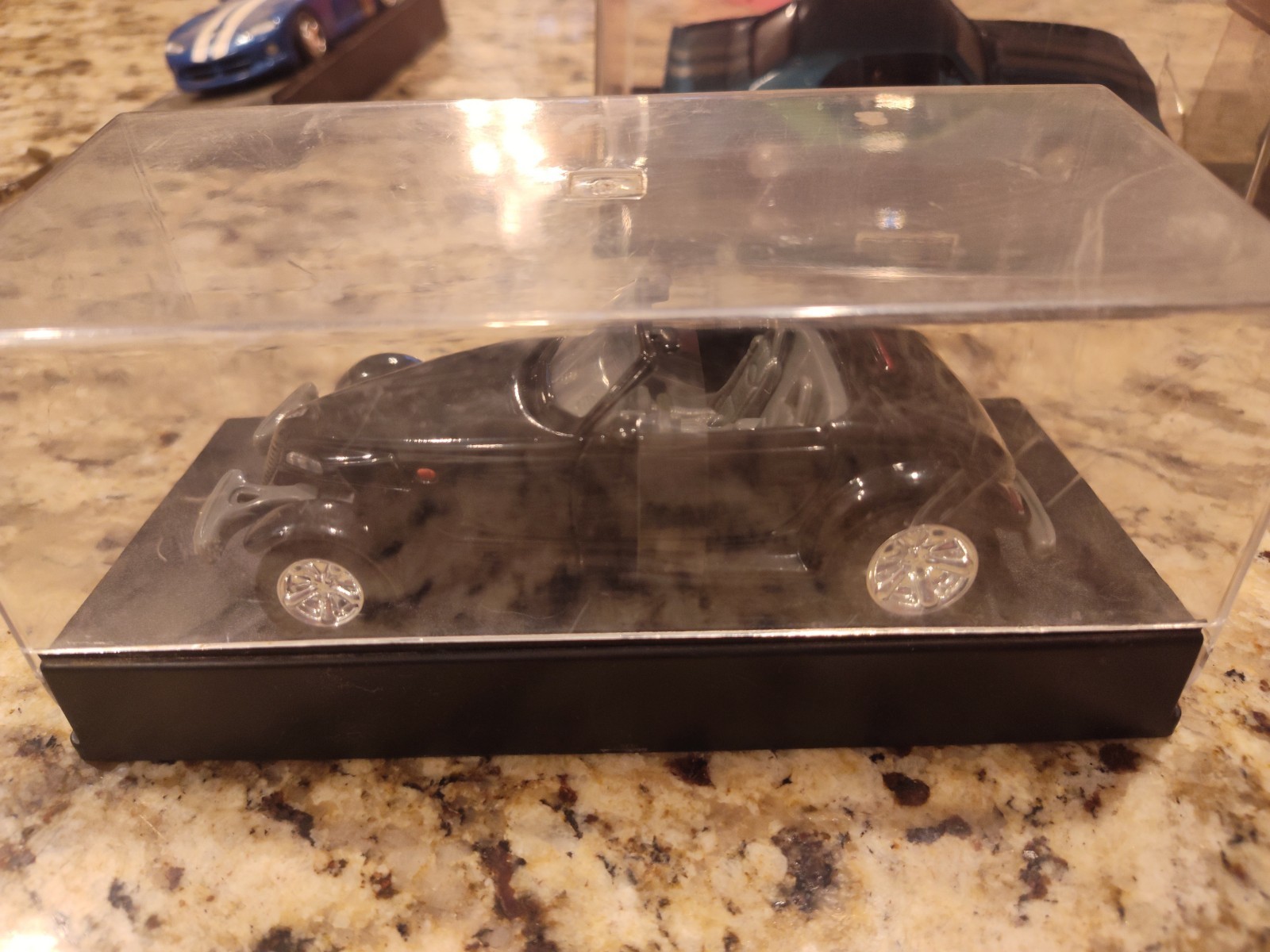 1/32 Diecast Cars And Quads in Clear Display Cases