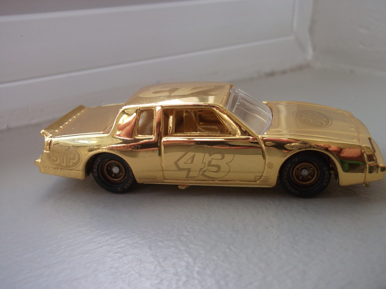 RICHARD PETTY VINTAGE 1981 BUICK REGAL RACING CHAMPIONS 1/64 24 KT. GOLD NASCAR