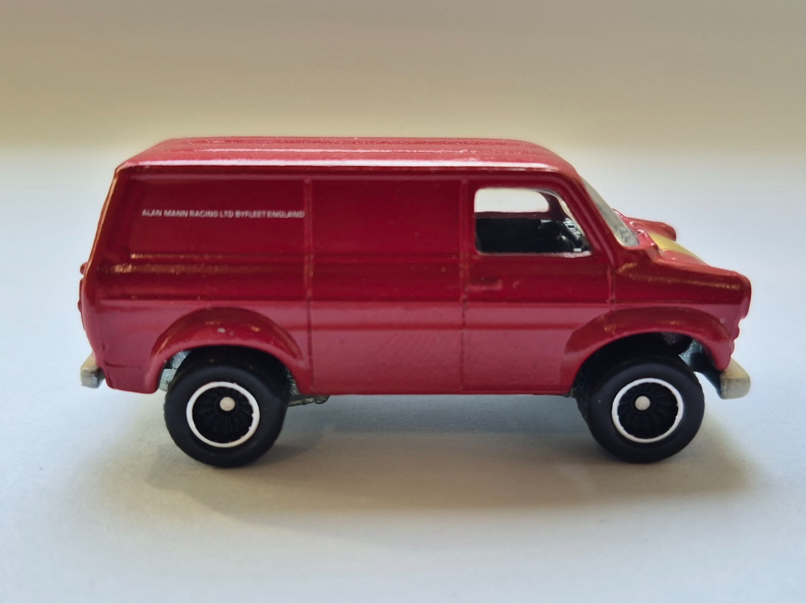 Hot Wheels Ford Transit Supervan 1 – Alan Mann CUSTOM.