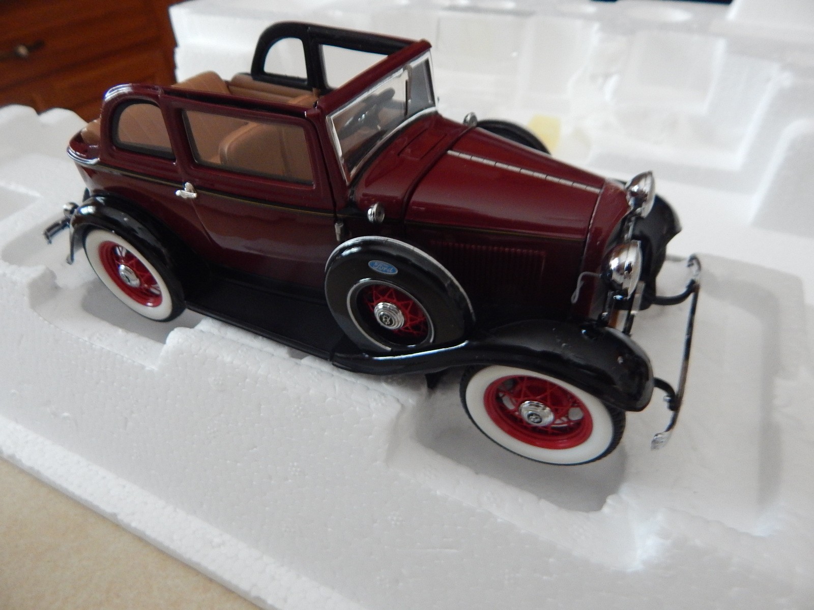 RARE 1932 Ford V8 “Bonnie & Clyde” Lmtd Ed. Franklin Mint,