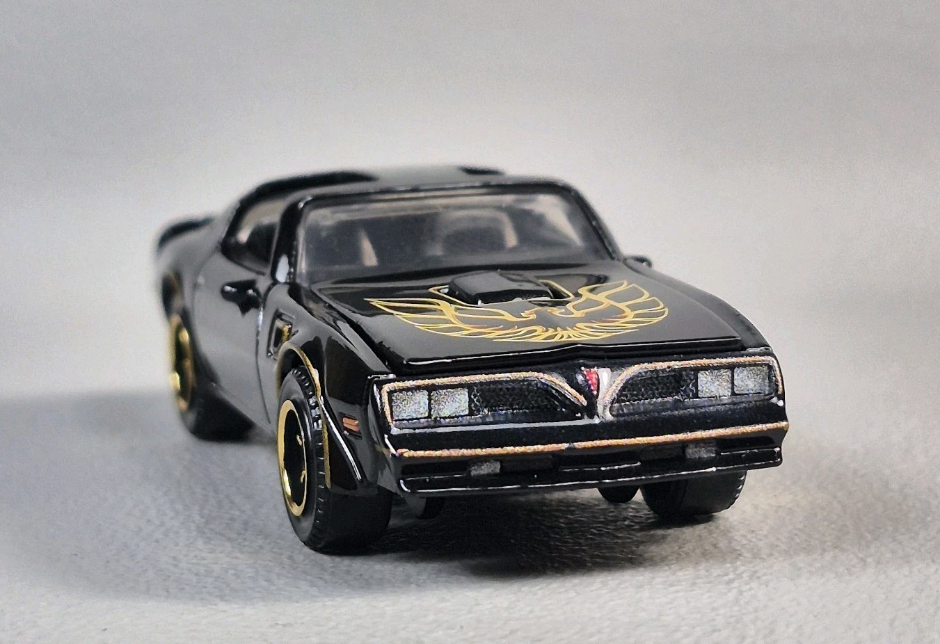 1977 PONTIAC FIREBIRD T/A Diorama Collectible DieCast Model 1:64 Black LOOSE