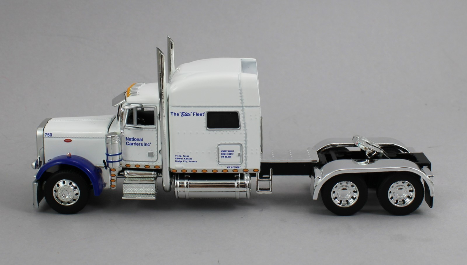DCP 1:64 *LEGACY SERIES #5* NATIONAL CARRIERS Peterbilt 379 w/Livestock Traiker