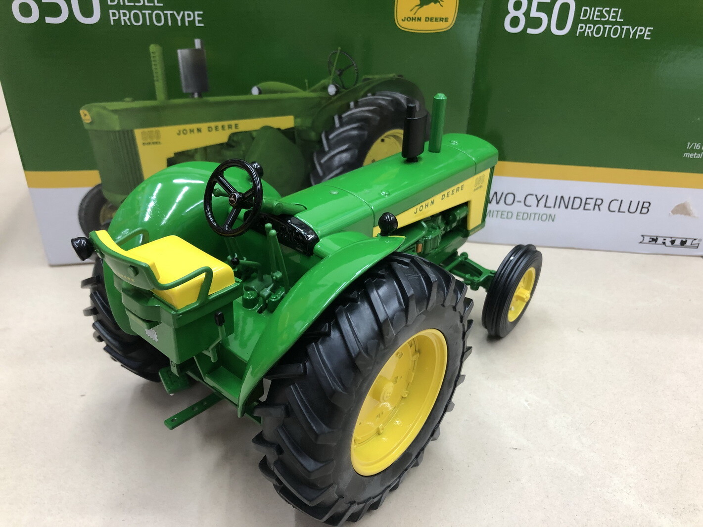 ERTL 1/16 850 Tractor Diecast Model Toy-Gift for Tractor Enthusiasts Collection
