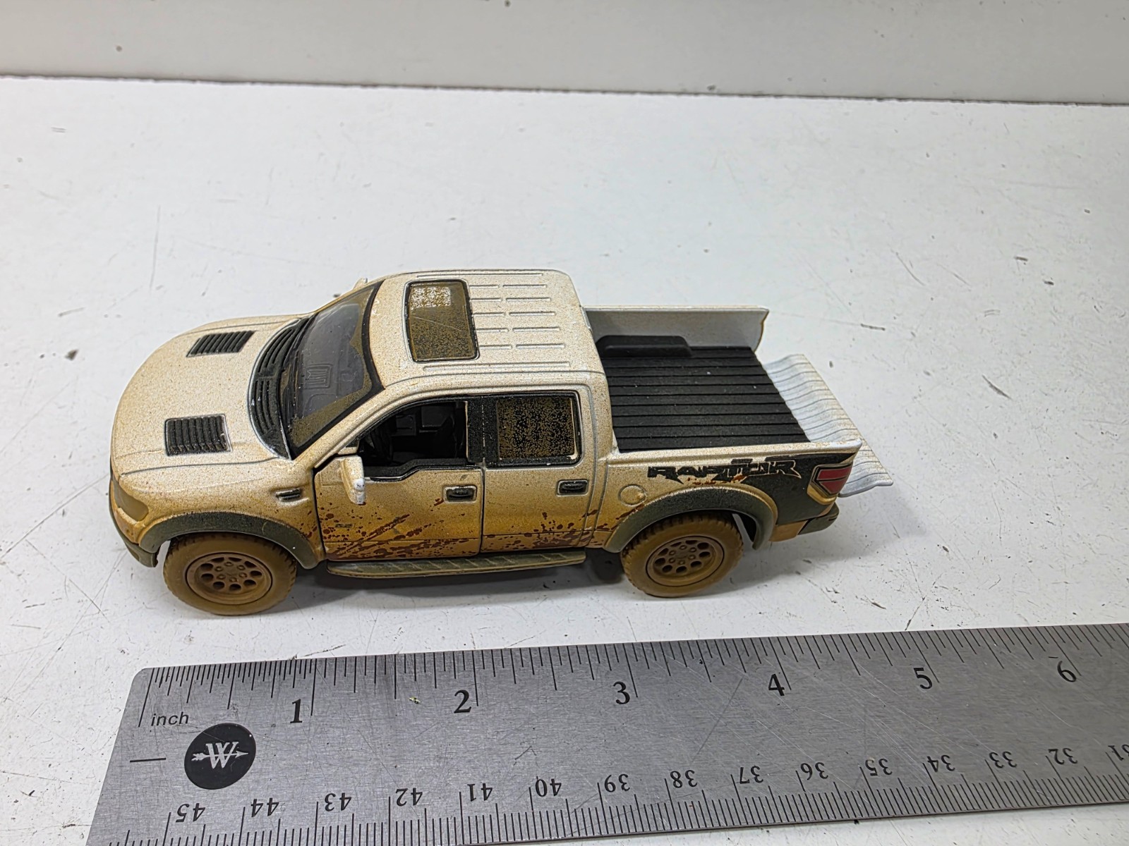 Kinsmart FORD F-150 SVT Raptor SuperCrew PickUp 1:46 Diecast Muddy Truck 5”