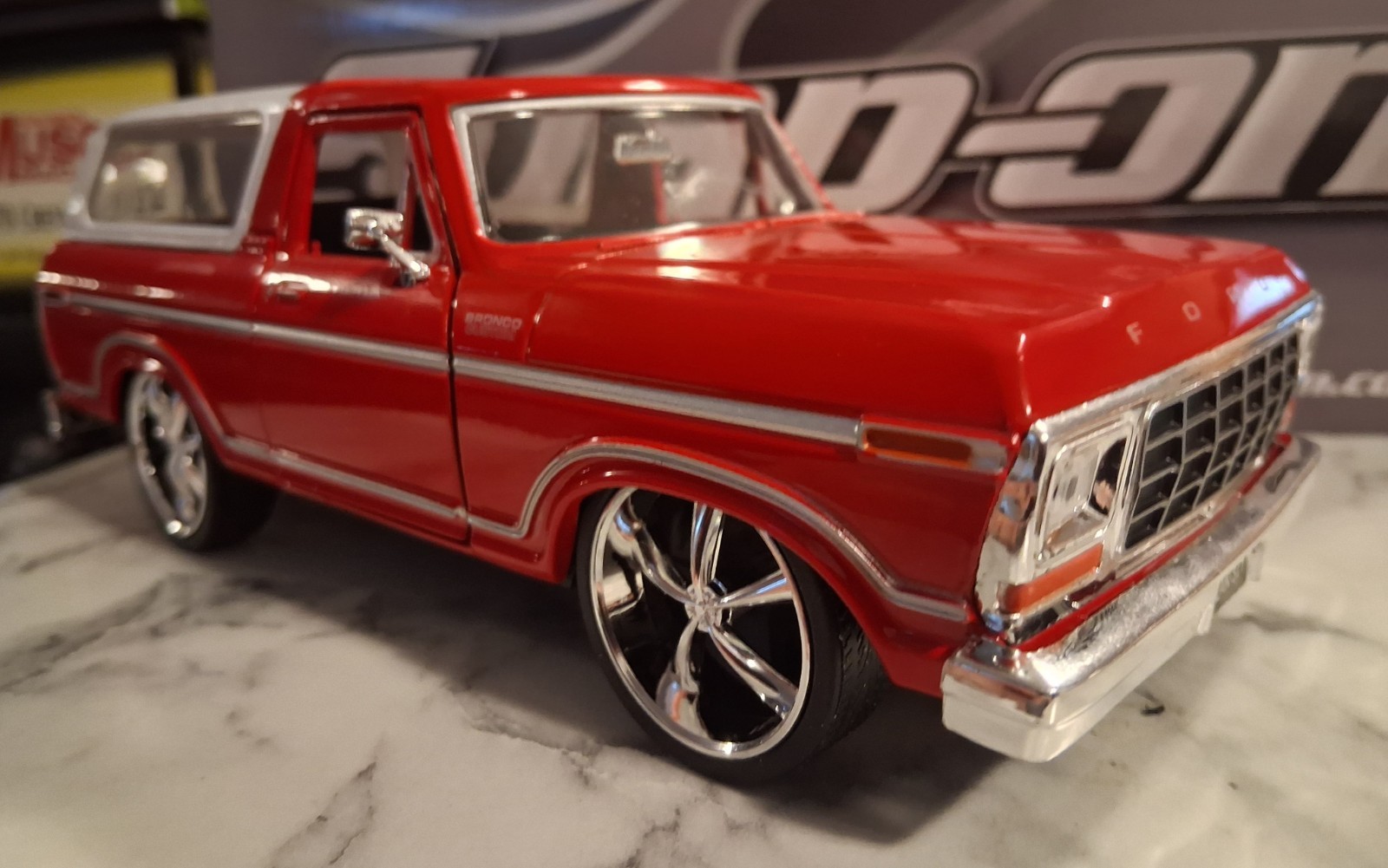( Custom Built) 1.24scale Diecast Custom 78 Ford BRONCO SLAMMED( Read Ad Plz)