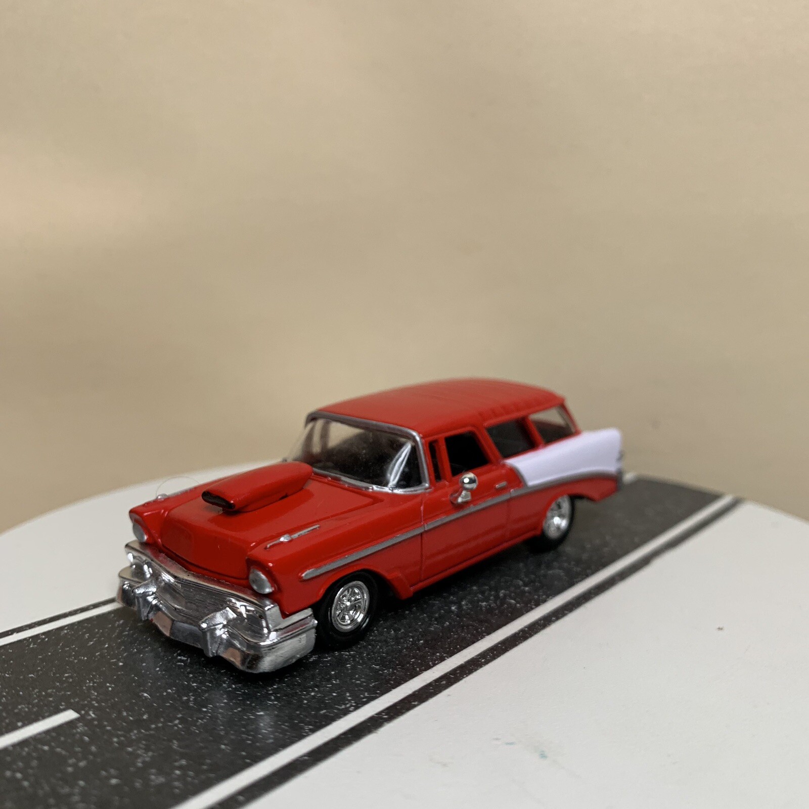 1997 Racing Champions Hot Rod Series #65 ’56 Chevy Nomad Wagon Red/White 1:64 NM
