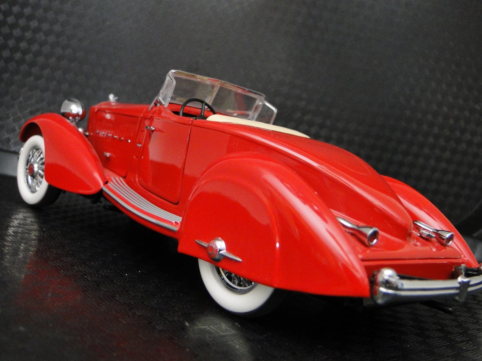 Classic Race Car Racing Racer Carousel Red 1 18Unique12Metal Diecast Model24