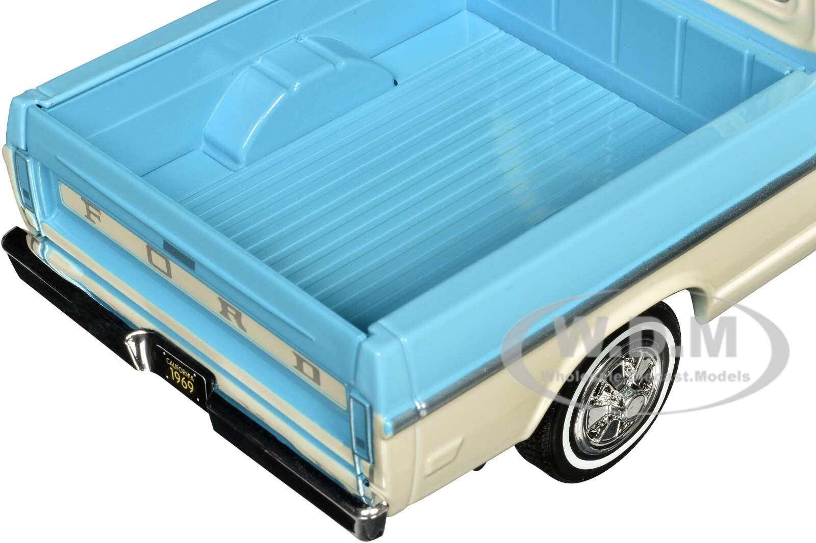 1969 FORD F-100 PICKUP LIGHT BLUE & CREAM 1/24 DIECAST MODEL BY MOTORMAX 79315