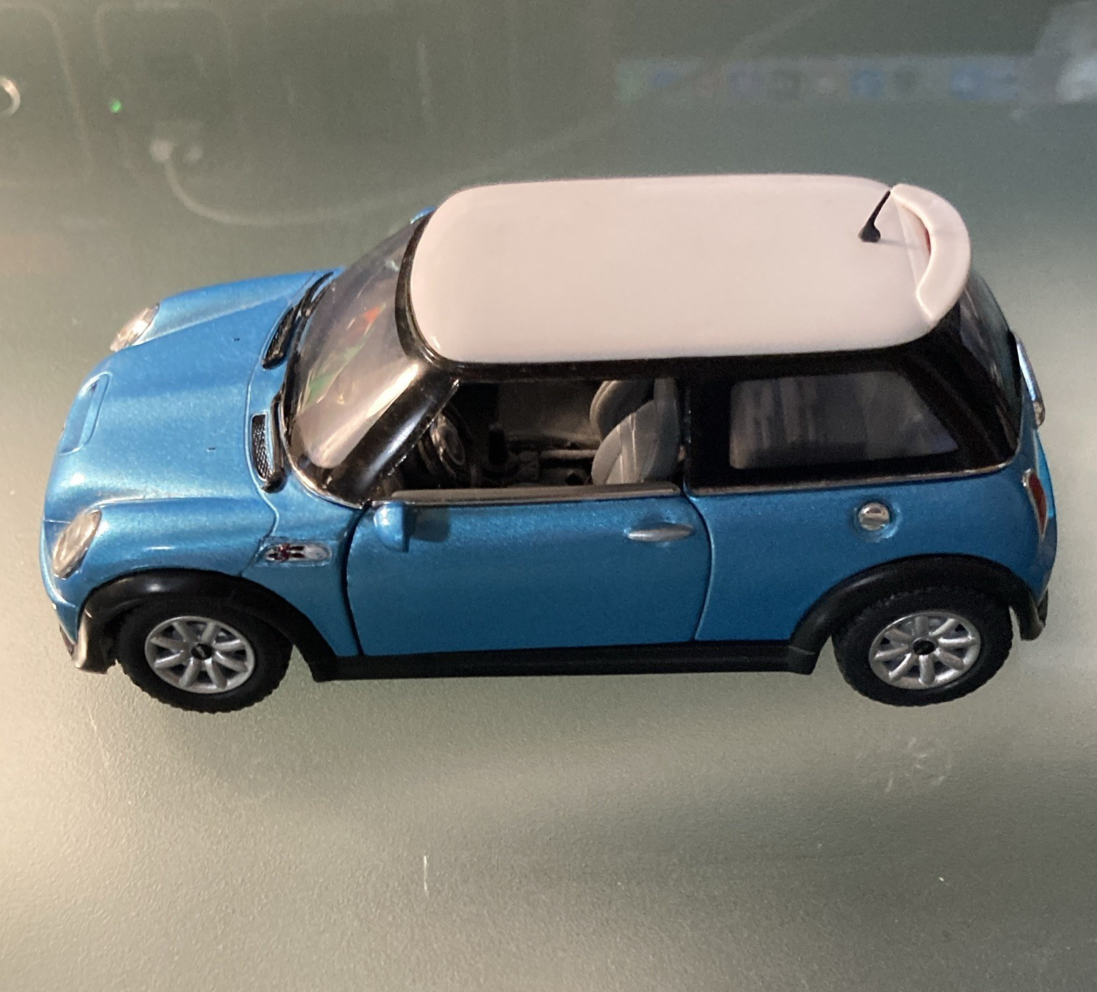 Kinsmart MINI Mini Cooper S Blue/White Roof Diecast Car Model Opening Doors
