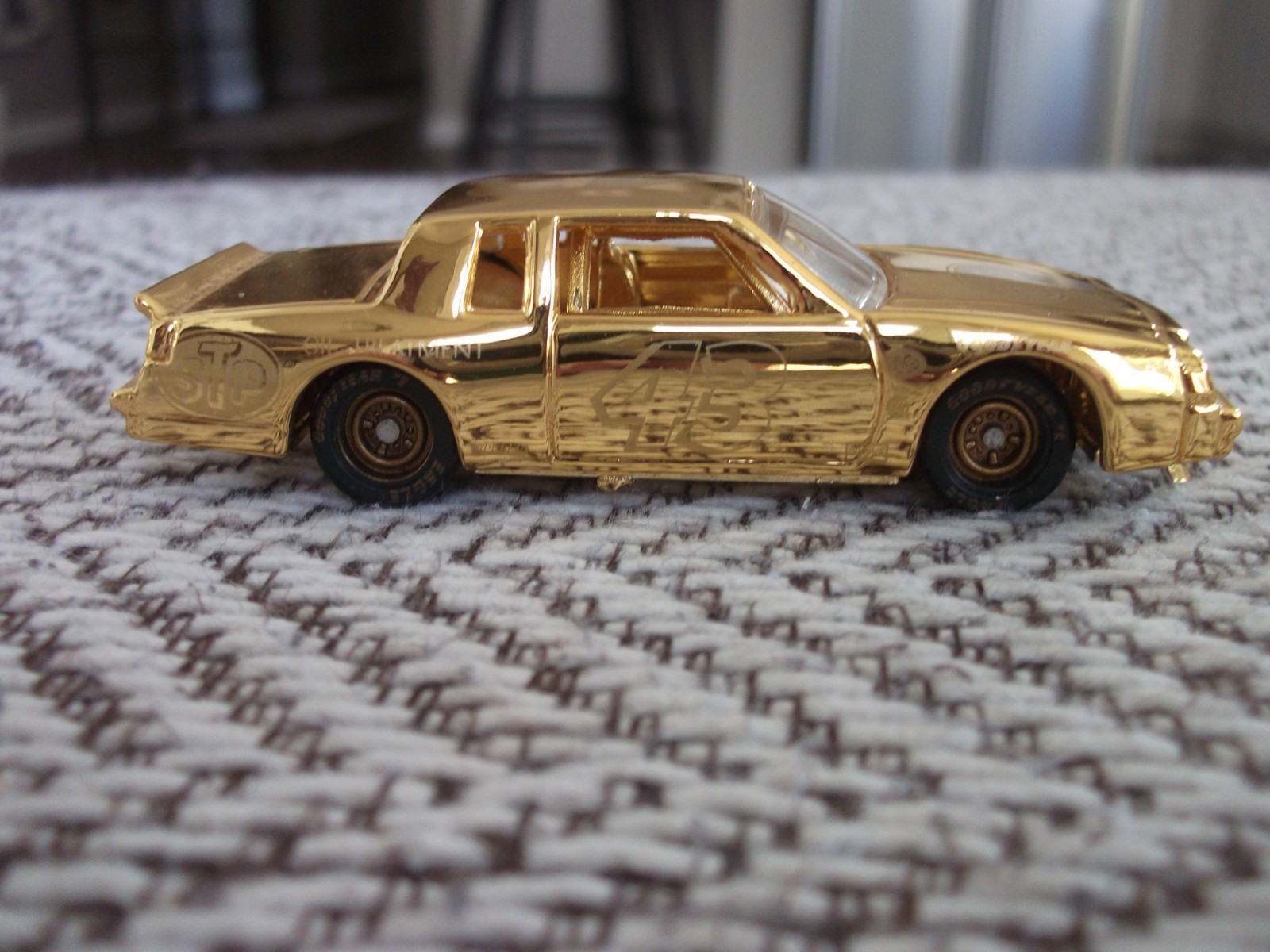 RICHARD PETTY VINTAGE 1981 BUICK REGAL RACING CHAMPIONS 1/64 24 KT. GOLD NASCAR