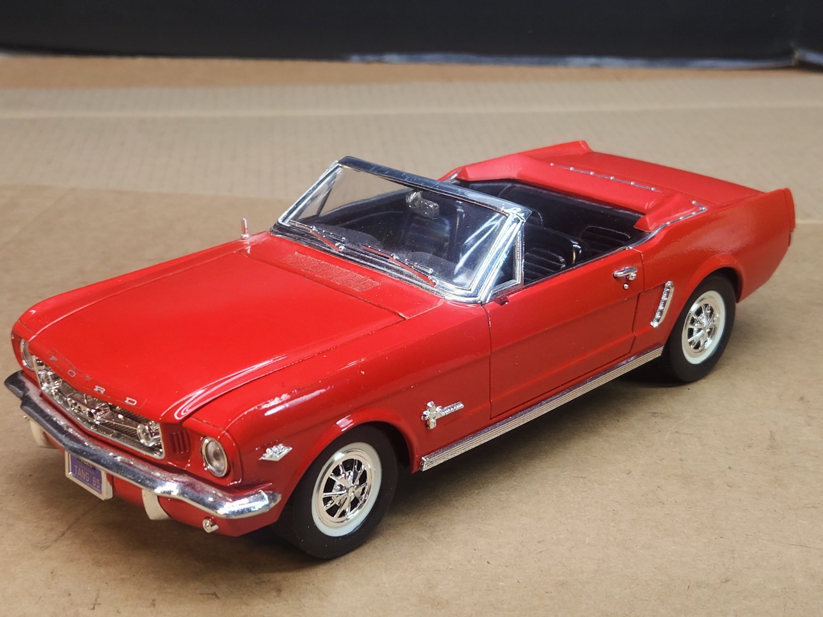 Mira 1965 Ford Mustang Convertible 1:18 Golden Line Collection Diecast Metal