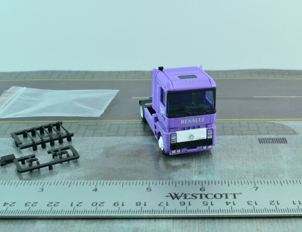Herpa Renault MAGNUM Tractor Unit Truck Purple 1:87 HO Scale (HO5303)