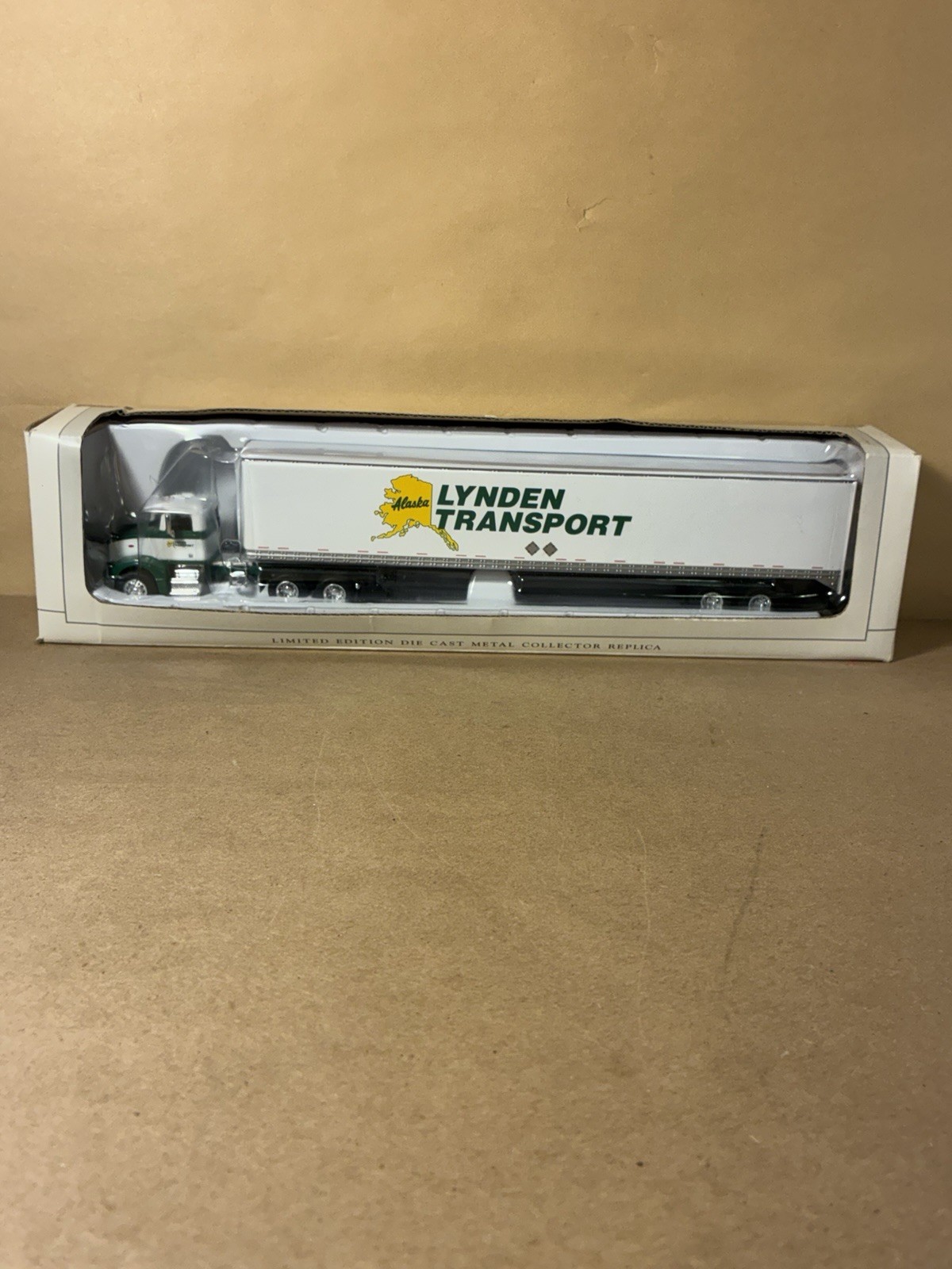 SpecCast Peterbilt 385 Alaska Lynden Transport Die Cast Collector Replica (Desc)