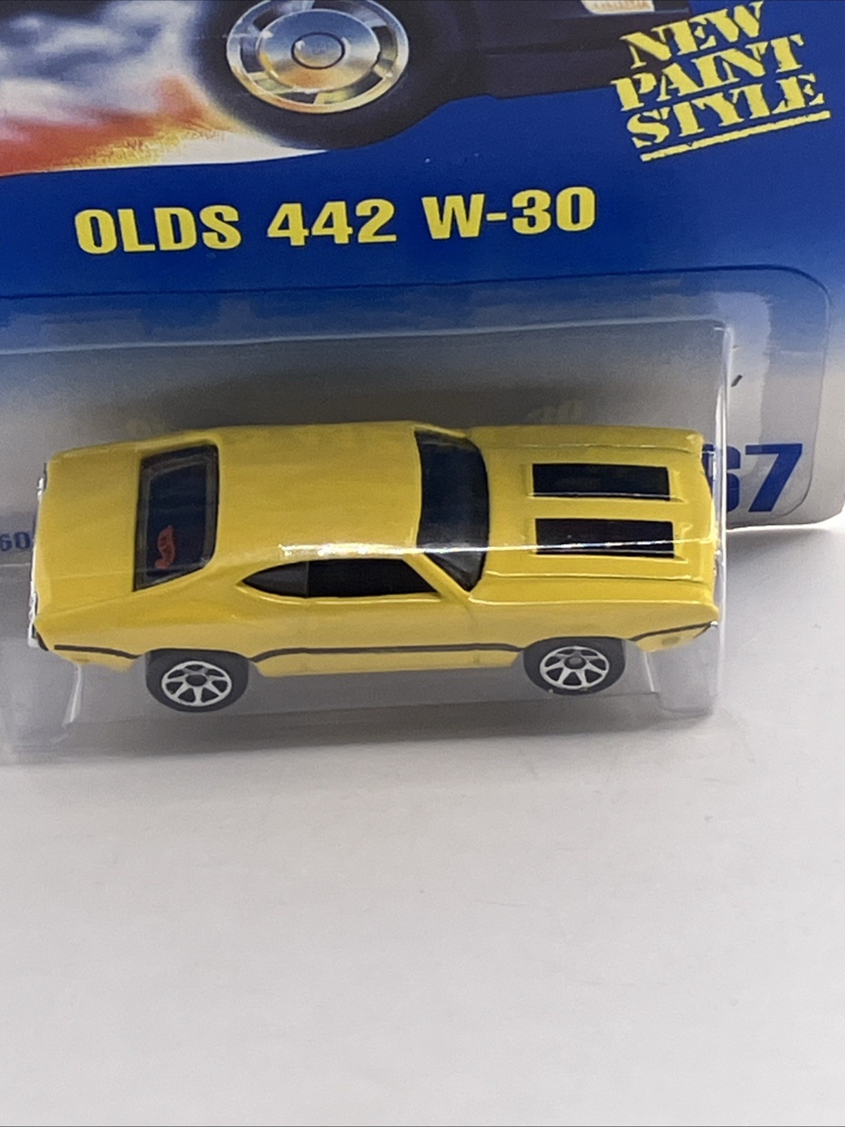 1991 Hot Wheels Olds 442 W-30 #267 Yellow 1/64 scale Blue Card New