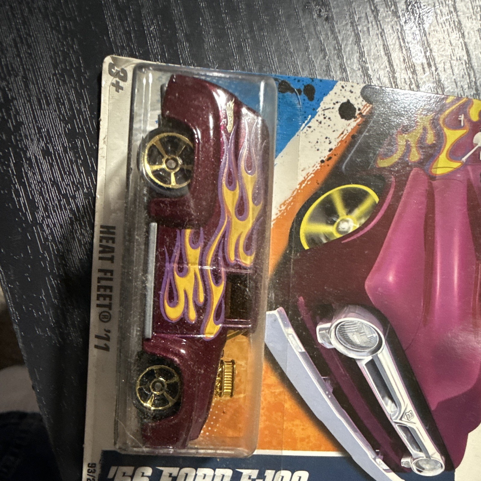 Hot Wheels Heat Fleet ’11 1:64 1956 Ford F-100 Purple Flames Diecast Unopened