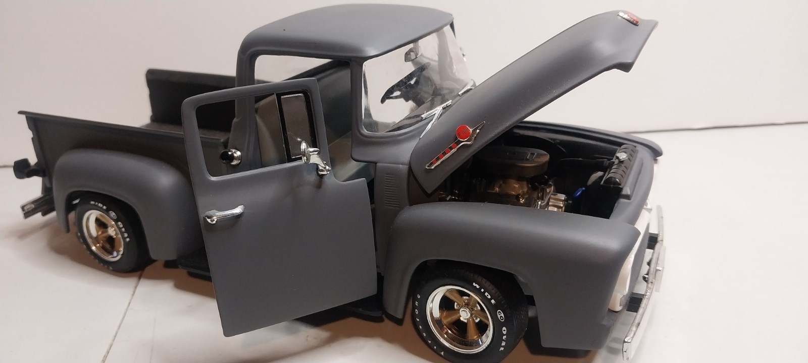 ERTL 1:18 1956 Gray Ford F100 Pickup Truck.