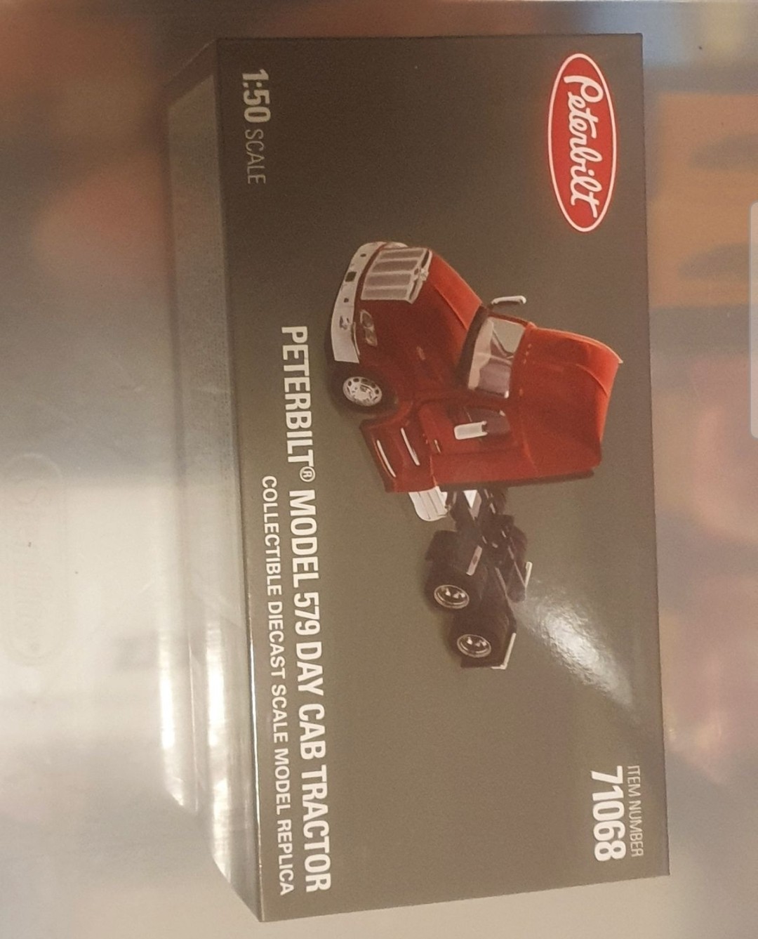 1:50 Peterbilt 579 UltraLoft Day Cab SBFA – Legendary Red – Diecast Masters