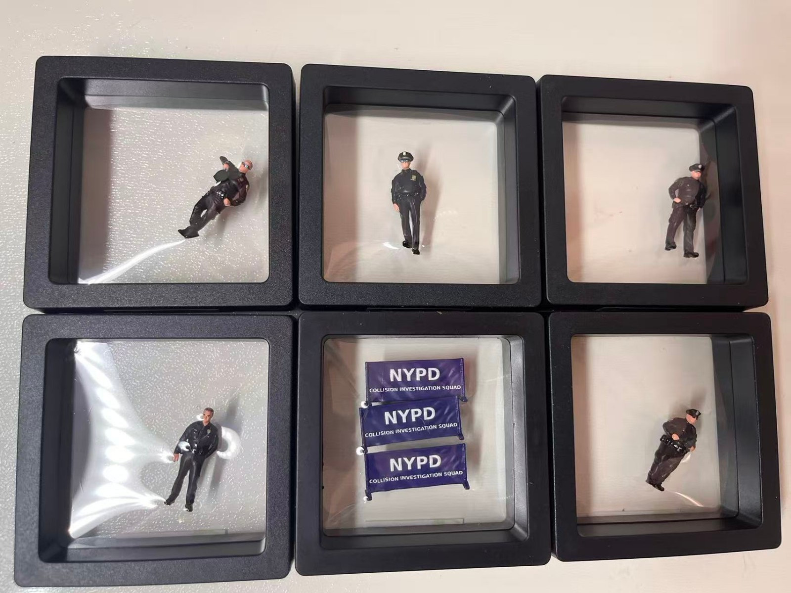 1/64 Scale NY Police Officer Figures Set with Barriers – Hand-Painted Diorama