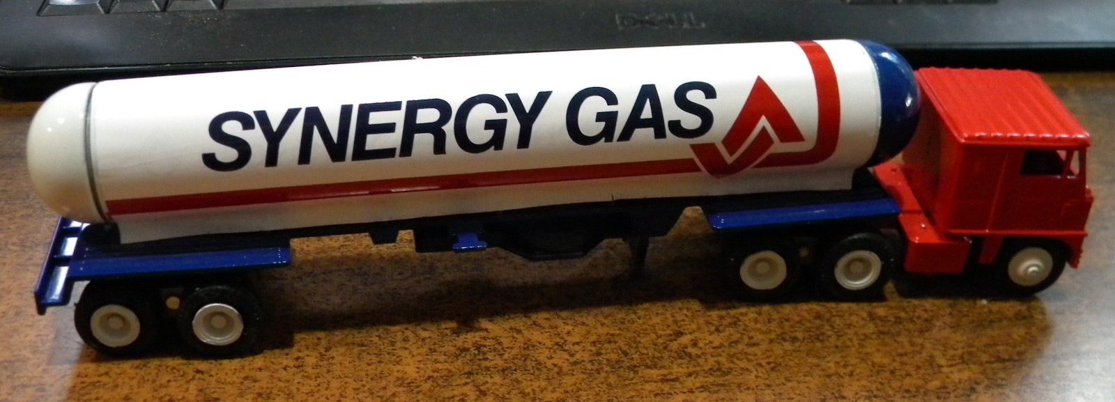 Synergy Gas Propane Tanker ’79 Winross Truck
