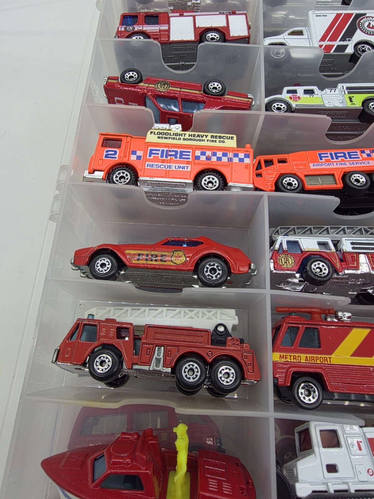 Mix – LOT of 48 – Fire Trucks, Ambulance & Emergency Vehicles