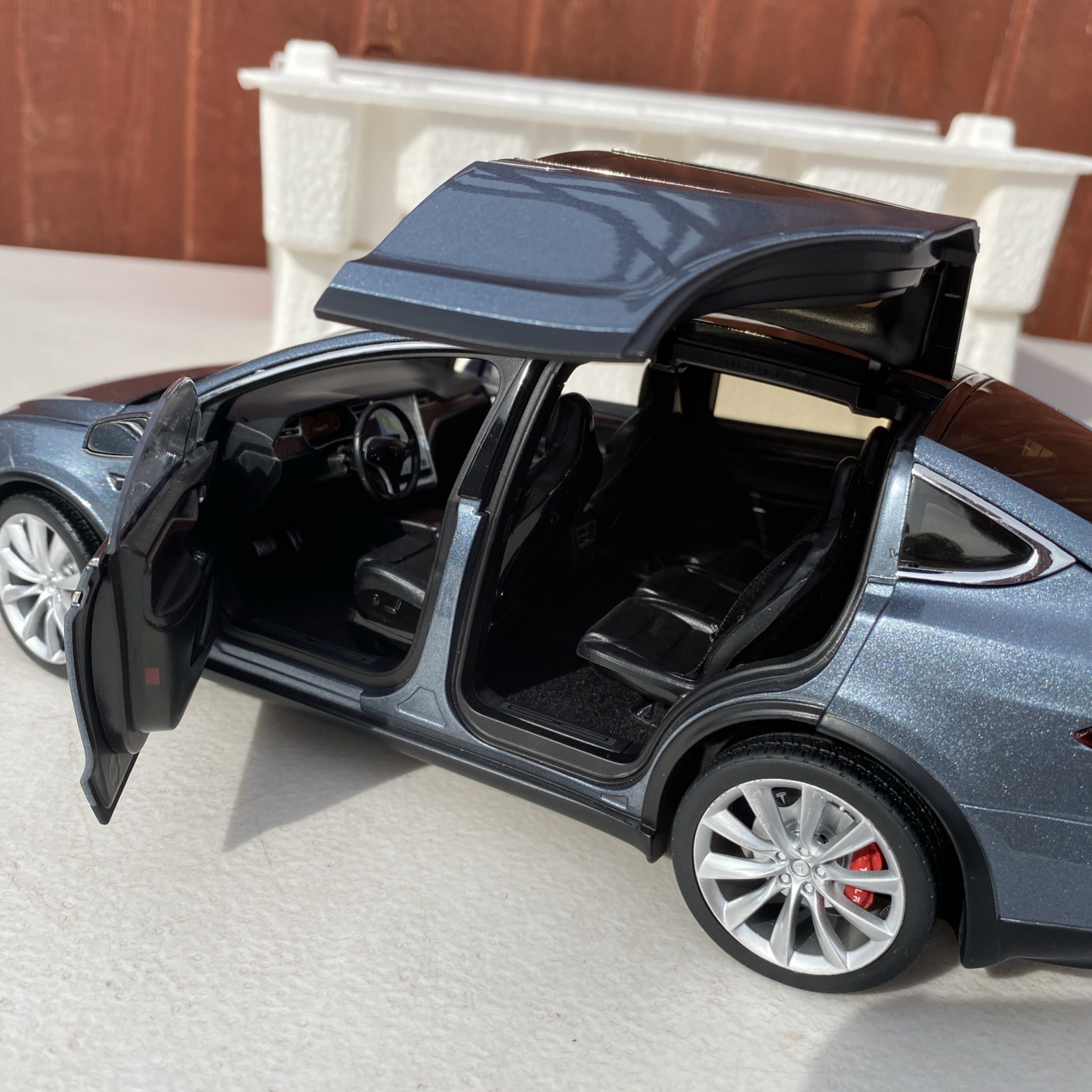 Tesla Model x P100D Metallic Grey 1/18 Scale Diecast Model – Dealer Edition New