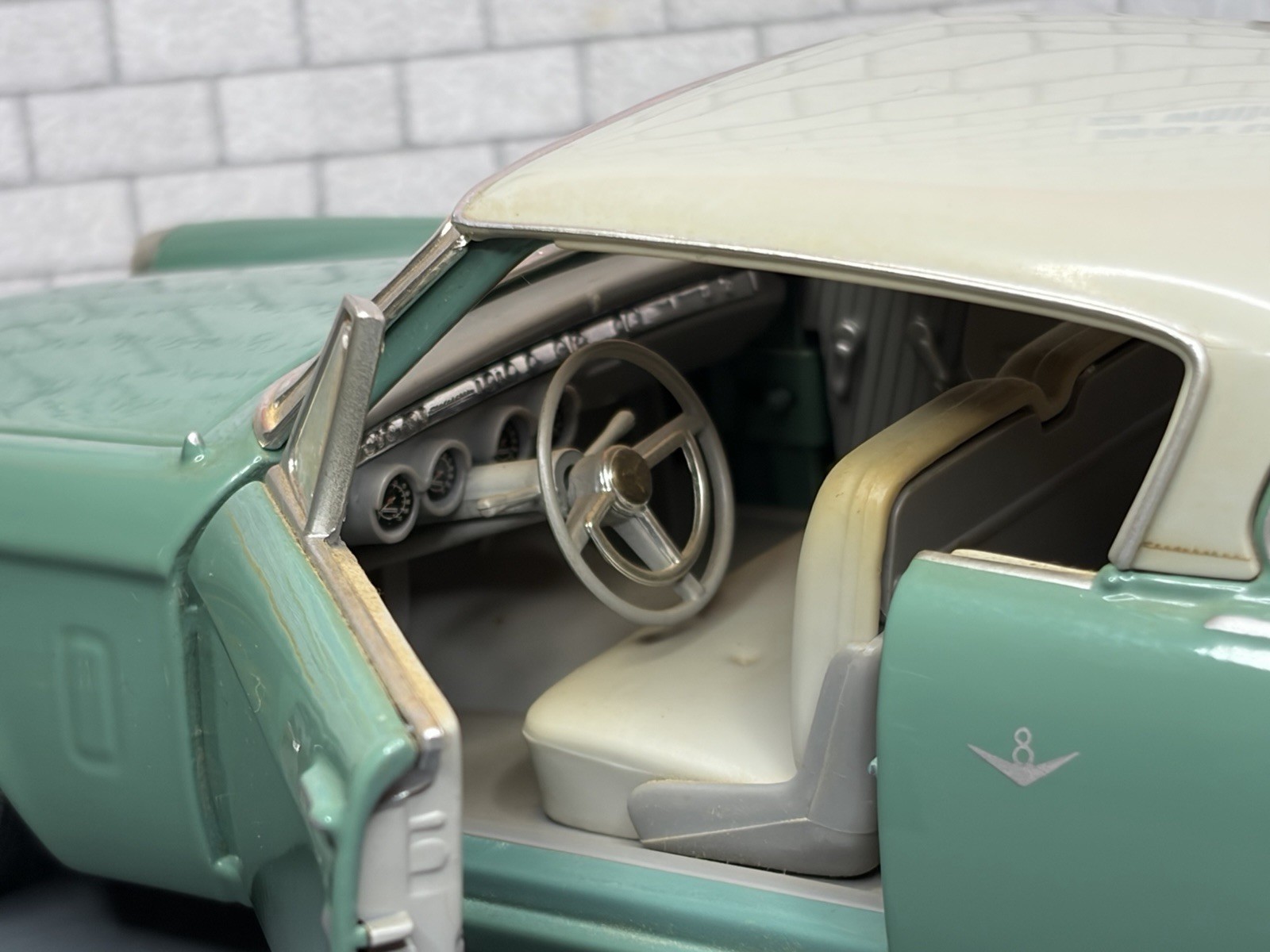 1:18 *RARE* MAISTO 1953 STUDEBAKER STARLINER (Green) LHD MODEL CAR!