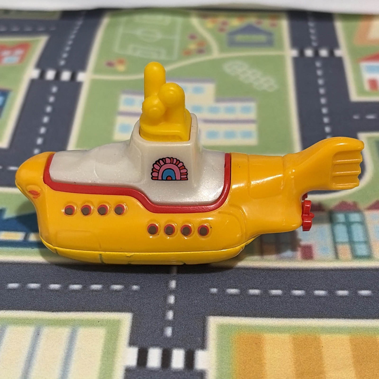 Hot Wheels Beatles Yellow Submarine Die-Cast Car 2015 Mattel #DHJ33 EUC