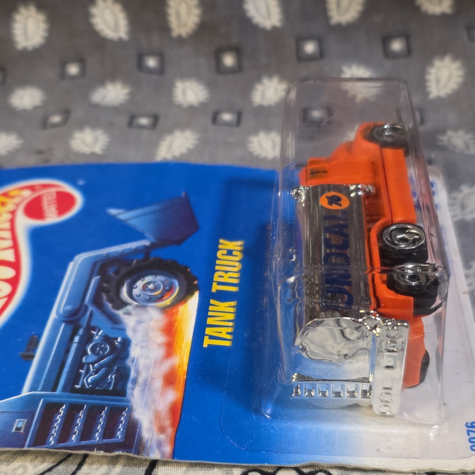 Hot Wheels Tank Truck UNOCAL 76 1:64 Orange Silver Diecast Unopened Vintage