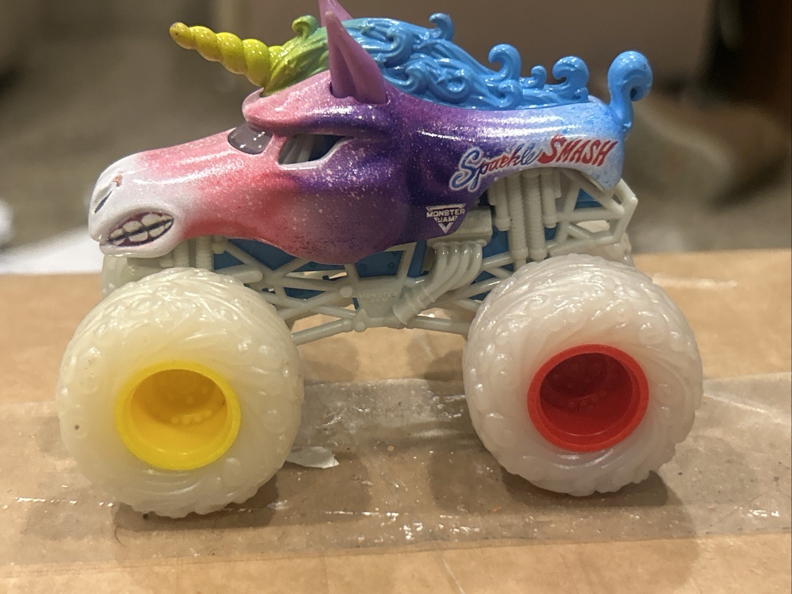 2024 SPIN MASTER MONSTER JAM TRUCK VHTF EXCLUSIVE SPARKLE SMASH