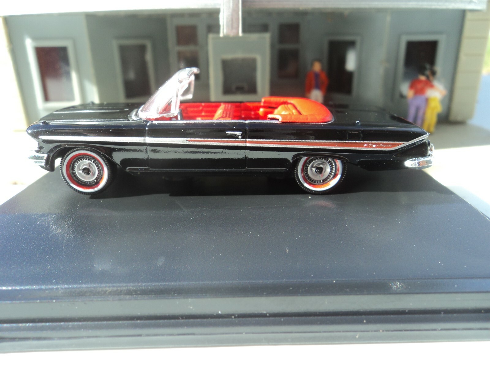 Oxford 1961 CHEVROLET IMPALA Conv. Black / Red 1/87 HO diecast car GM