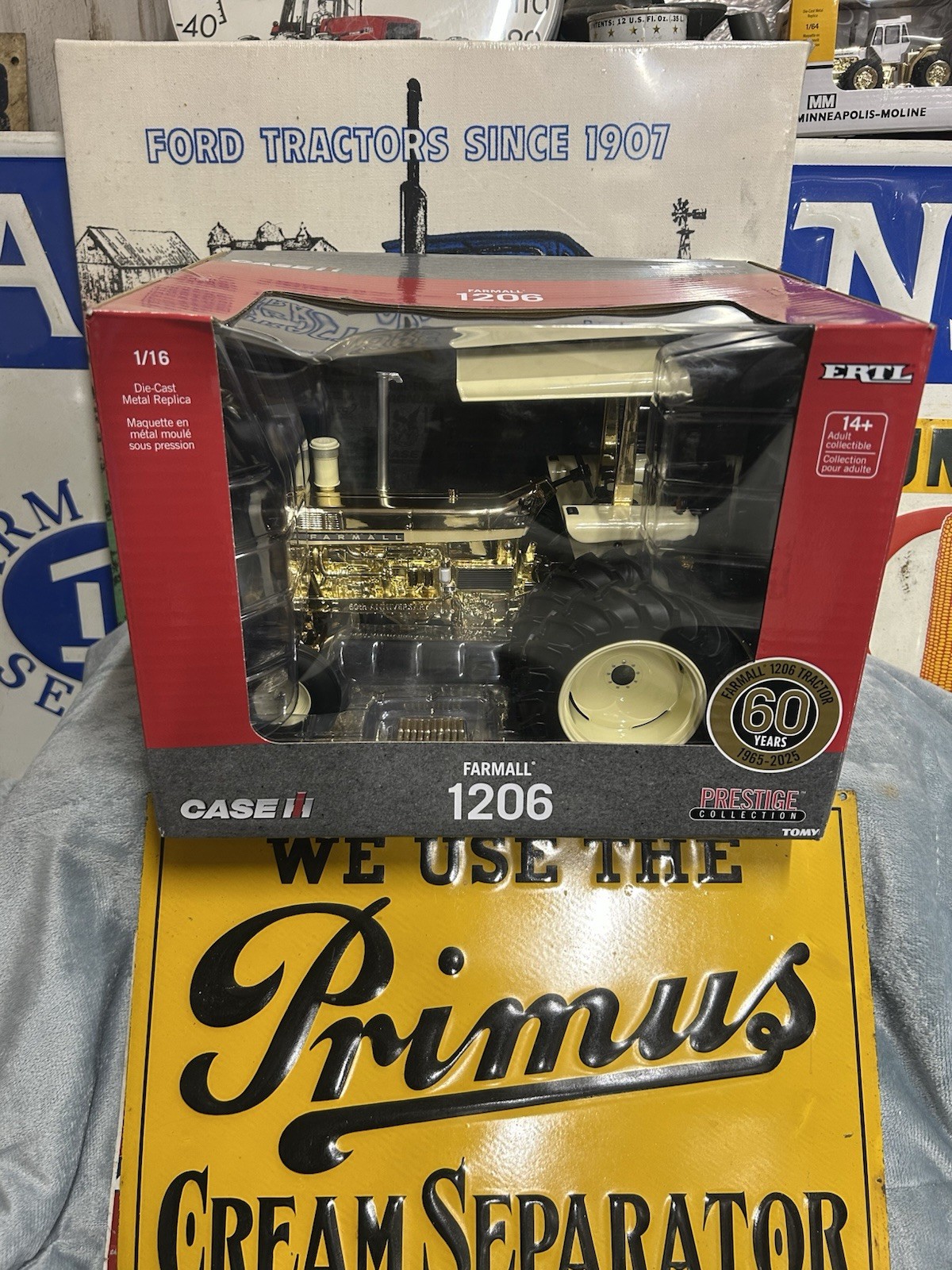 Ertl 1/16 Farmall 1206 with Rear Duals 60th Anniversary, Gold Chrome