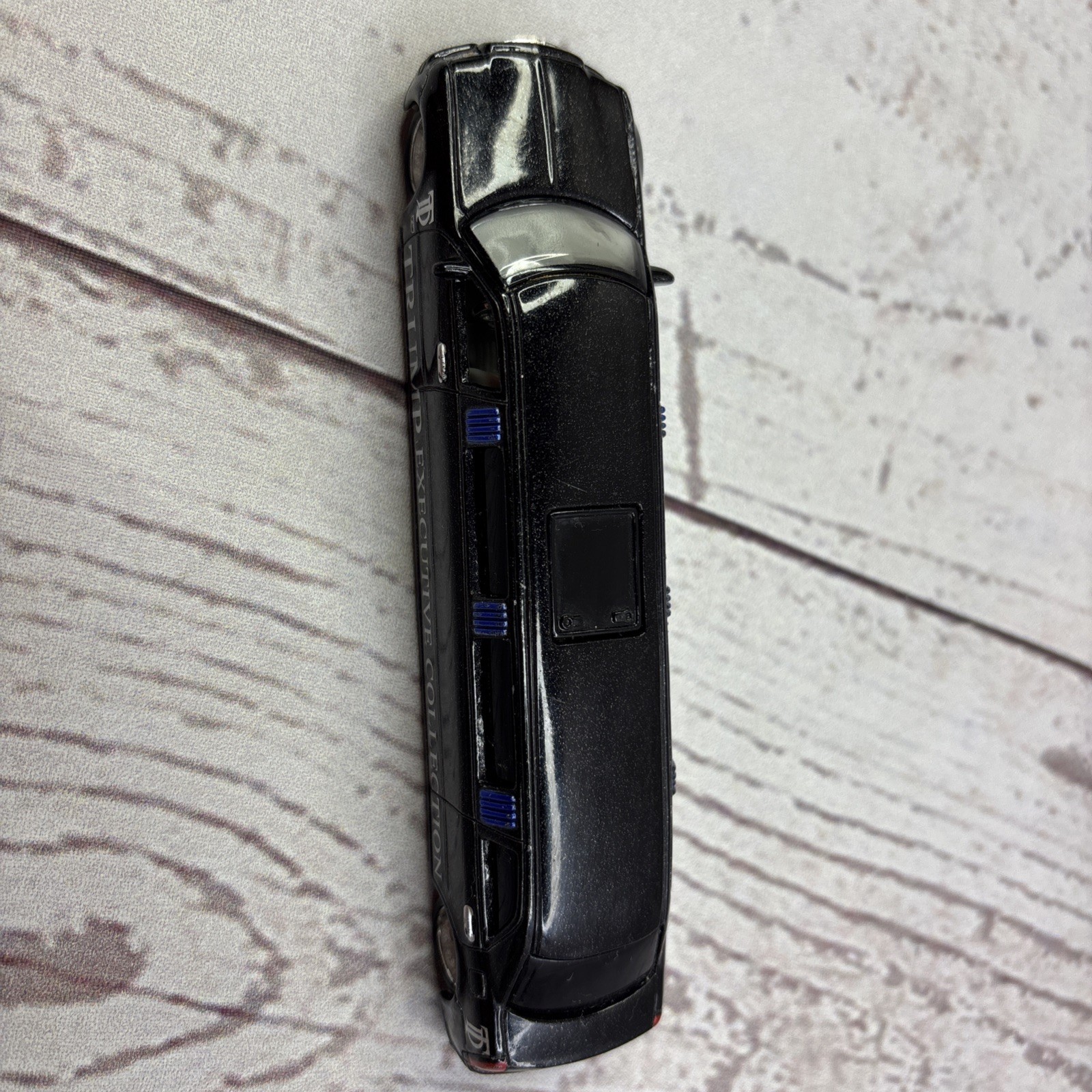Trump Executive Diecast Collection Chrysler 300C Hemi Limo By Maisto 1/64 Scale