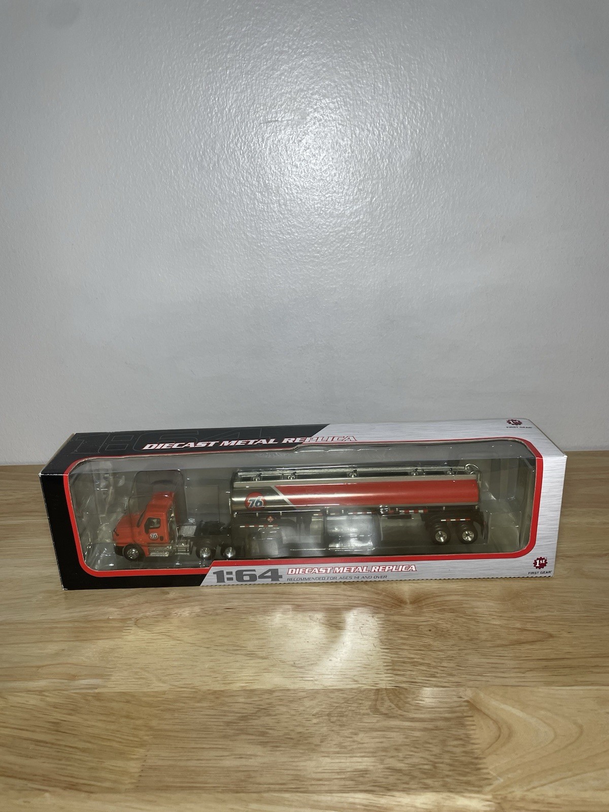 First Gear 1:64 Scale – 76 Semi Truck With 76 Fuel Tank Trailer – ( 60-0279 )