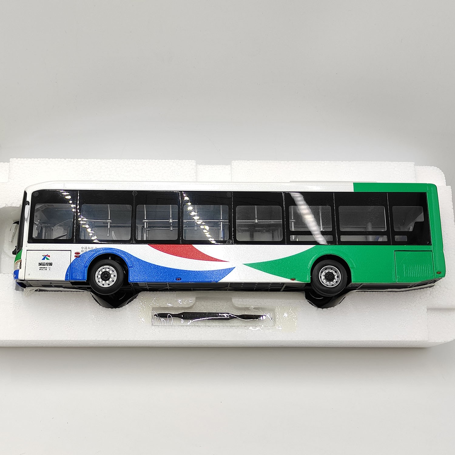 Original 1/43 Zhongtong Bus N12 LCK6126EVGRA1 Qingdao Bus Alloy Model