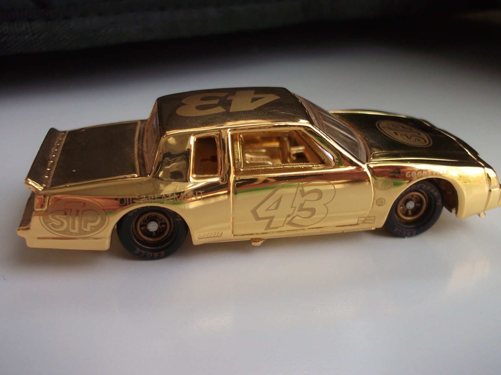 RICHARD PETTY VINTAGE 1981 BUICK REGAL RACING CHAMPIONS 1/64 24 KT. GOLD NASCAR