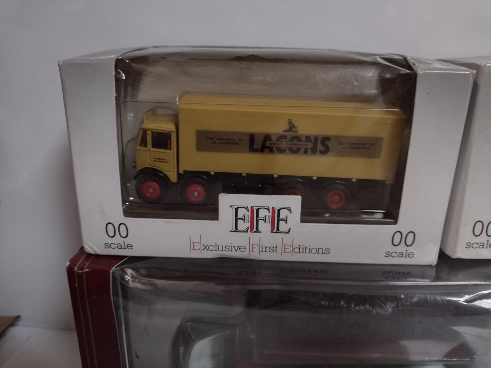 Exclusive First Editions Commercial Trucks Ergo Artic Parkinson die cast