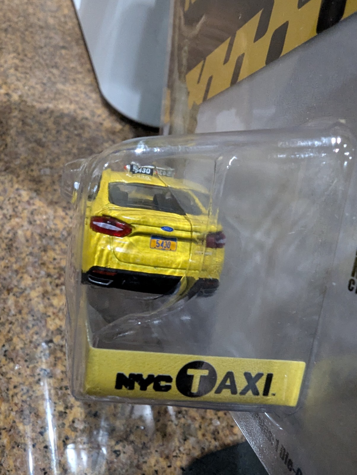 Greenlight 2013 Ford Fusion Taxi Cab NYC New York City Yellow 1/64 Scale MOC