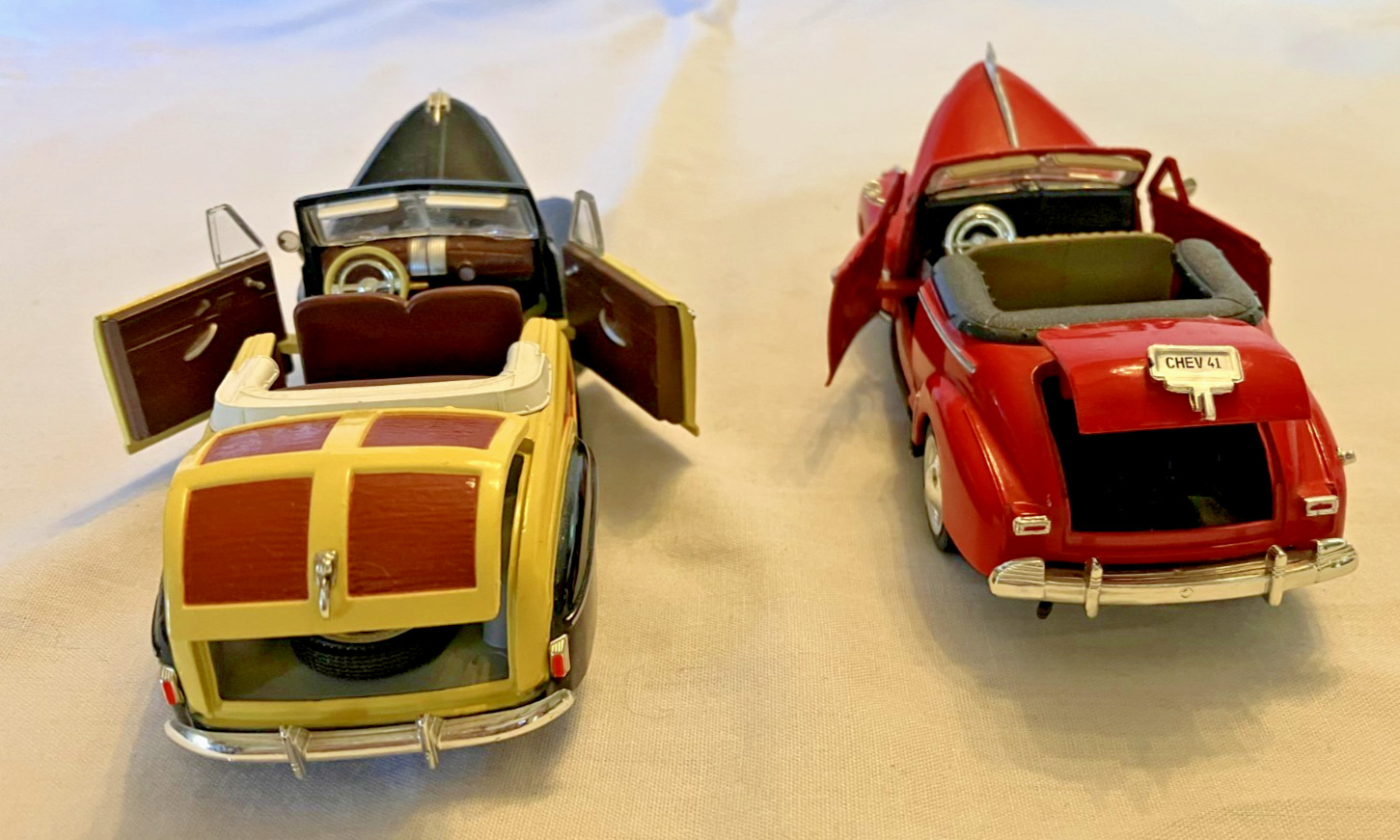 Vintage Diecast Replicas 1946 Ford & 1941 Chevrolet Convertibles 1/32 Scale