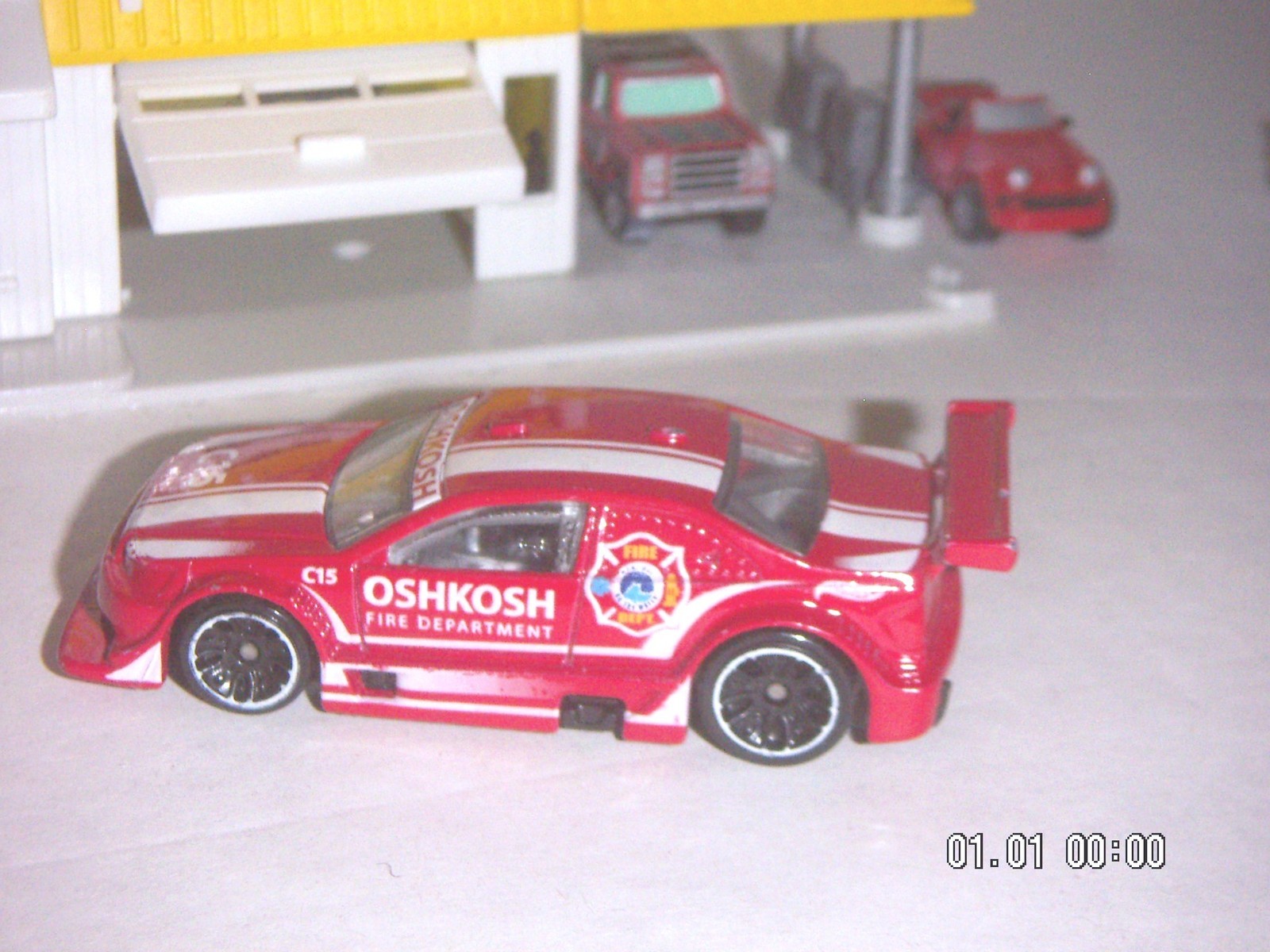 Hot Wheels 2012 HW Main Street Amazoom Oshkosh Fire Dept 1:64 scale