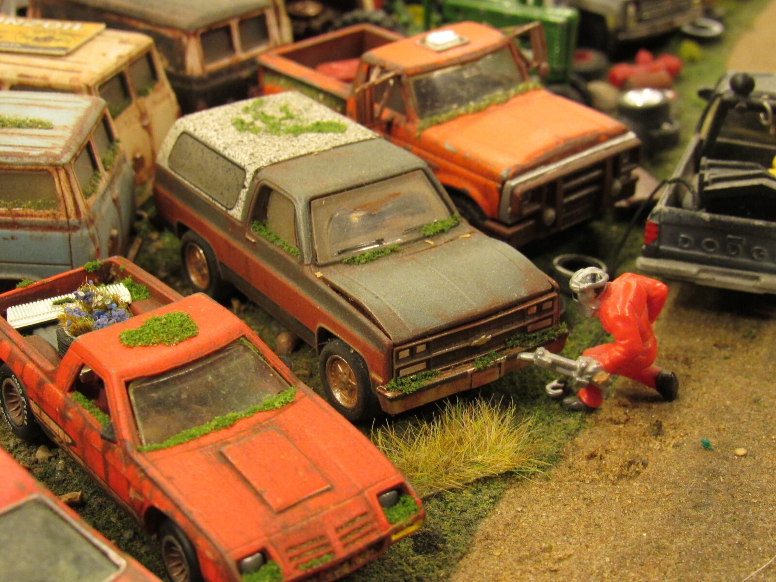 CUSTOM BUILT WEATHERED RUSTY JUNK PARTS YARD 1980’s CHEVY K5 BLAZER 4X4 1:64/