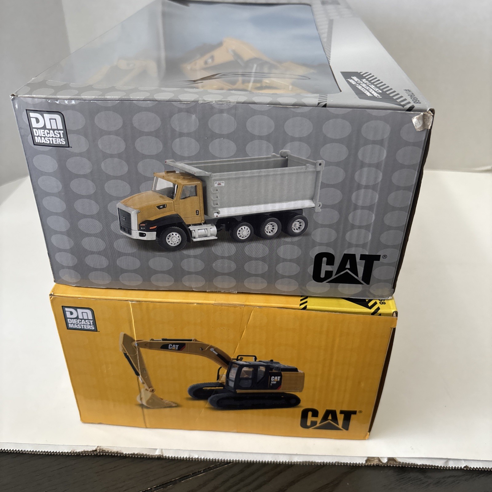 Diecast Masters 1:64 CATERPILLAR Metal Construction Trucks 2 Sets Of 4 – SEALED