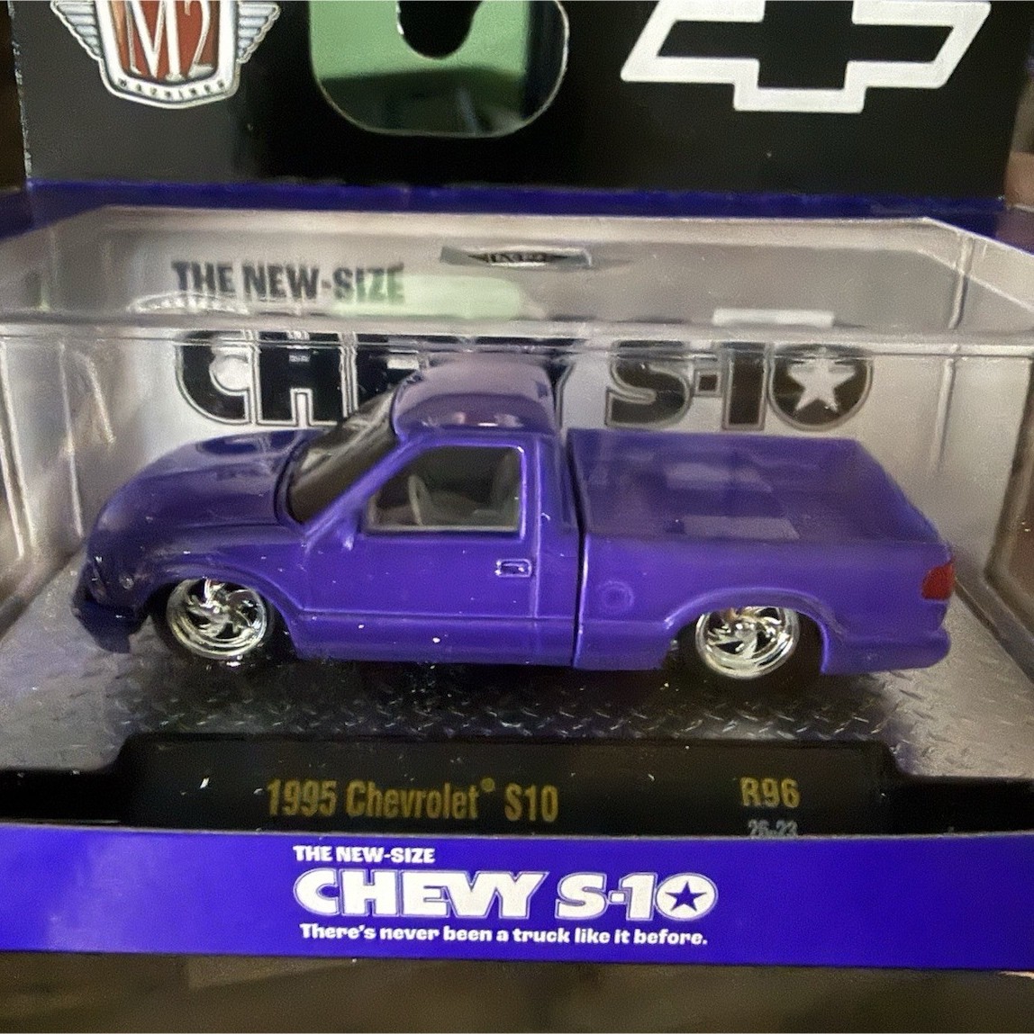 M2 Machines Chevy S-10 1:64 1995 Chevrolet S10 Pickup Truck Purple Diecast