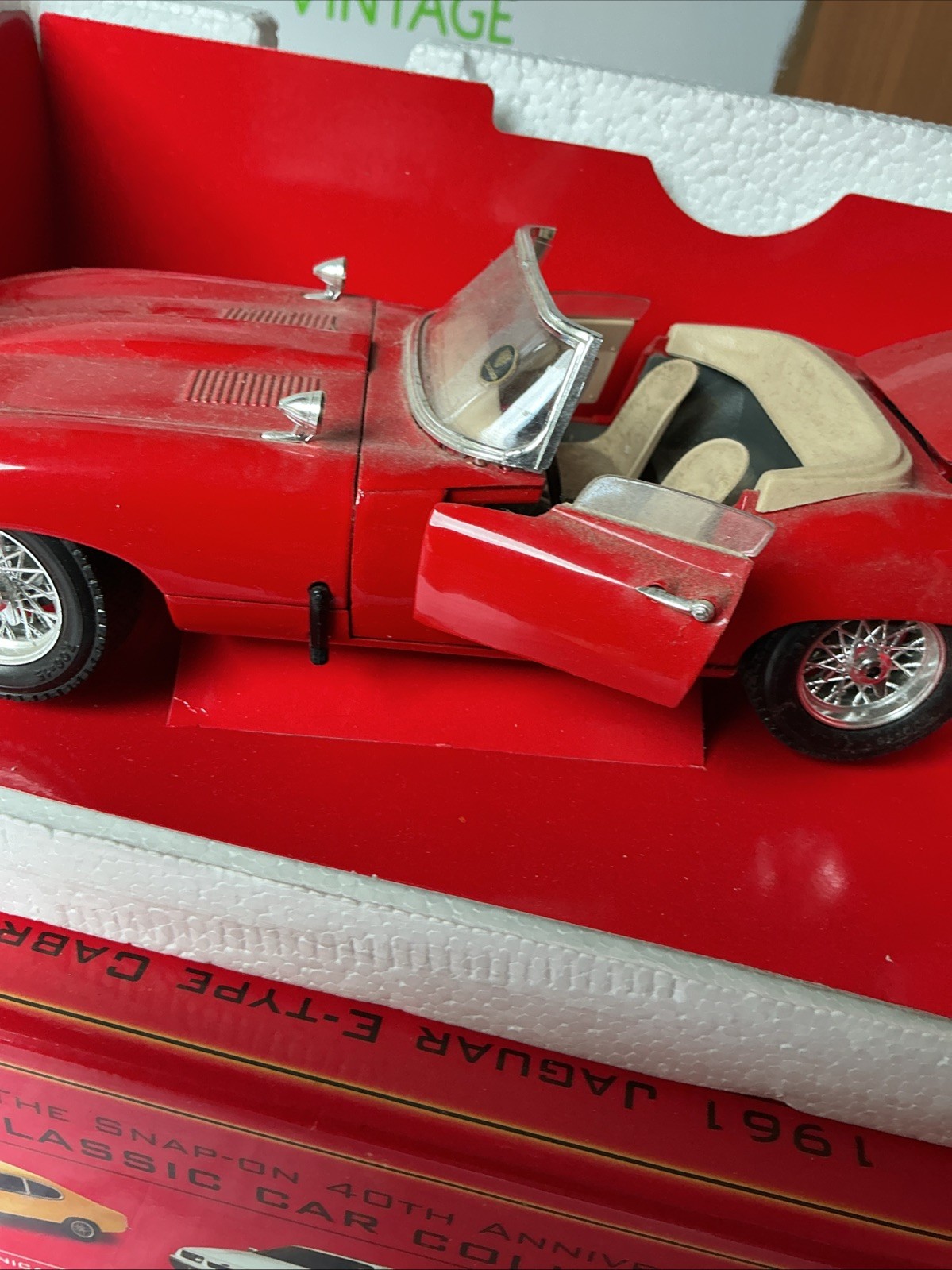 Snap-On 1961 Jaguar E-Type Cabriolet 40 Years Tatty Box And Dusty Car